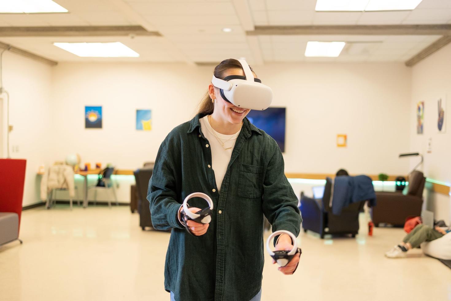 Etudiant avec un masque de réalité virtuelle