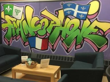 Graffiti sur le mur du carrefour francophone