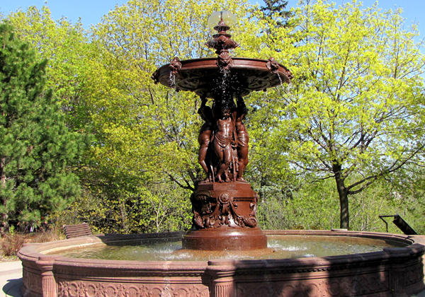 Une fontaine d'eau au parc Strathcona.