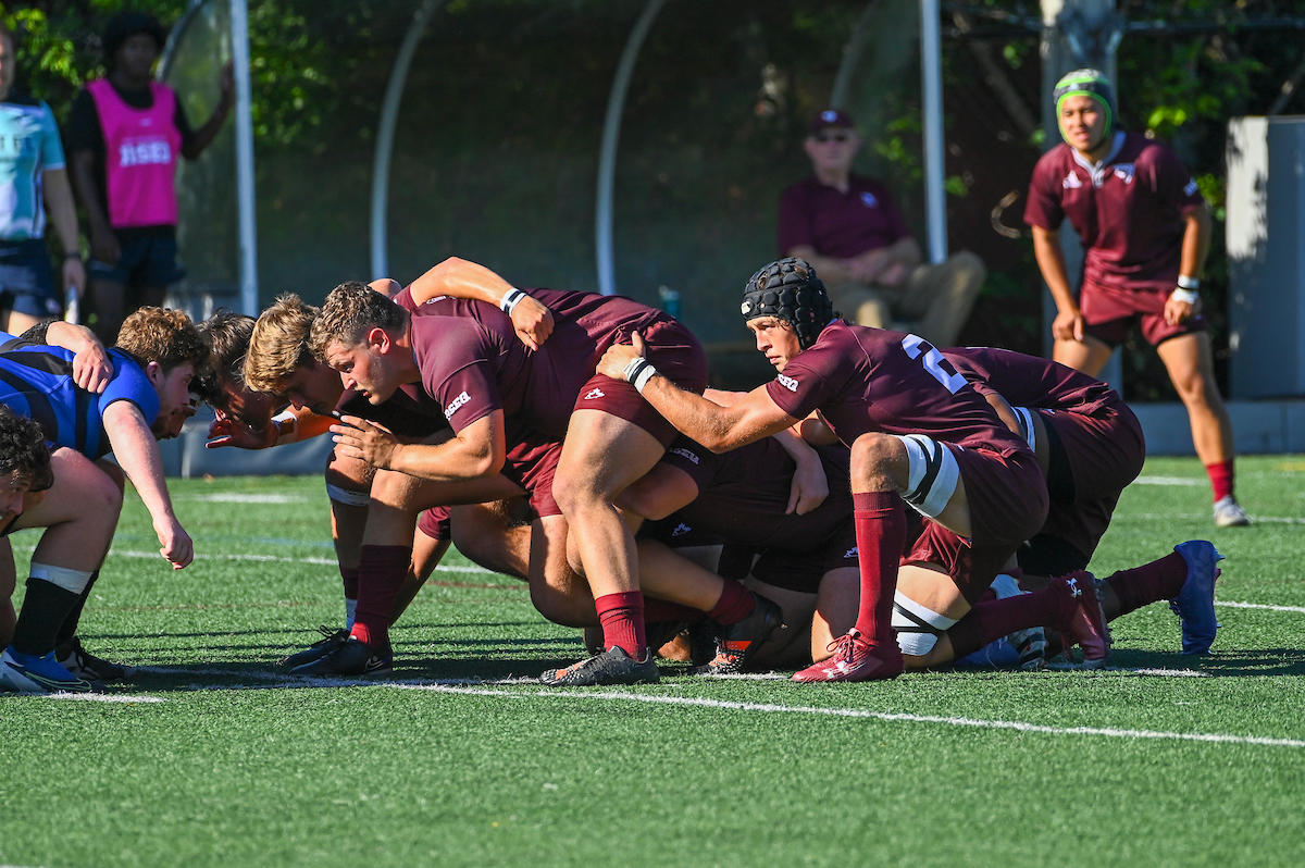 joueurs de rugby des Gee-Gees en mêlée