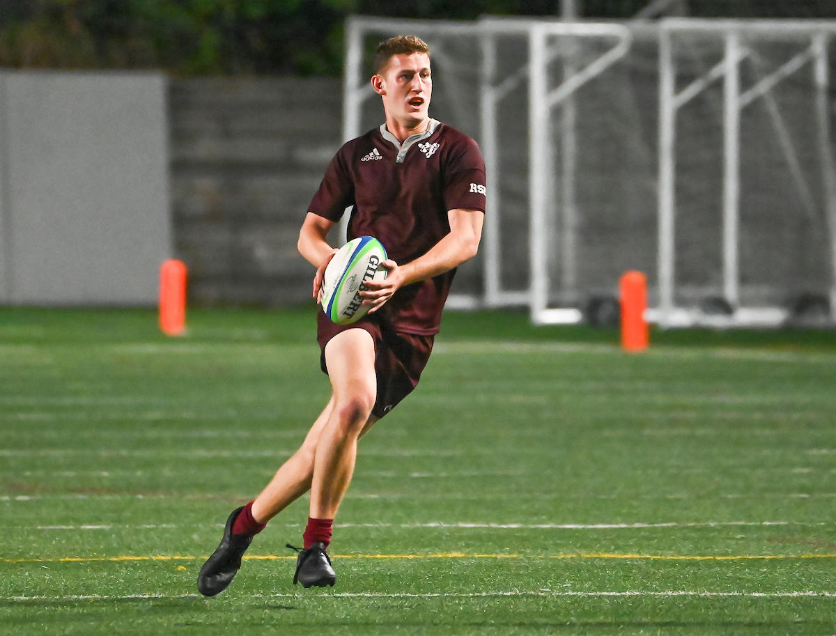 joueur de rugby en train de courir