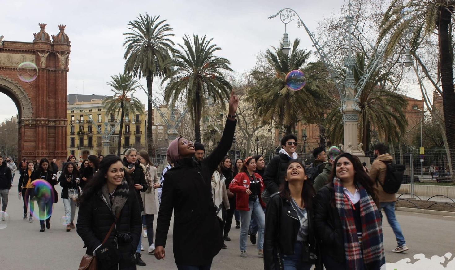 Groupe d'amis à Barcelone