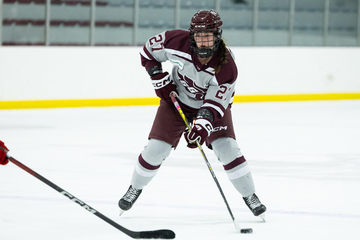 women's hockey player