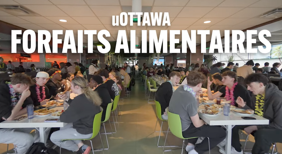 salle à manger uottawa remplie de gens qui mangent un repas
