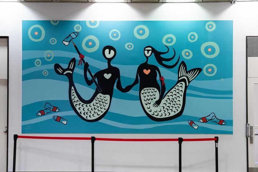 Peinture représentant deux esprits aquatiques autochtones dotés de queues de sirène.