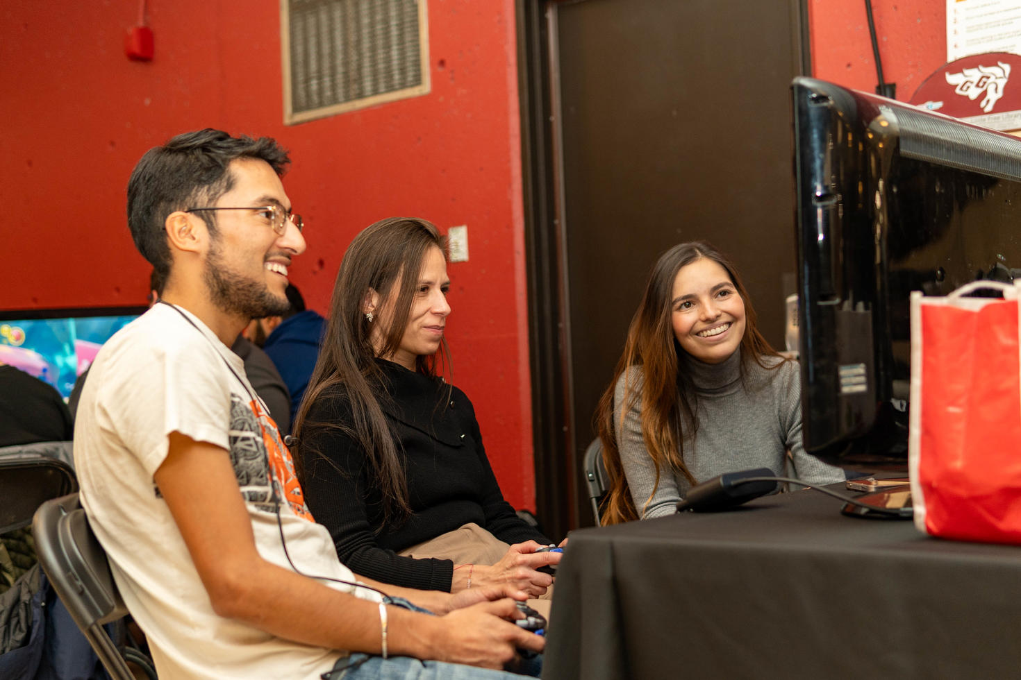 Etudiants jouent les jeux videos